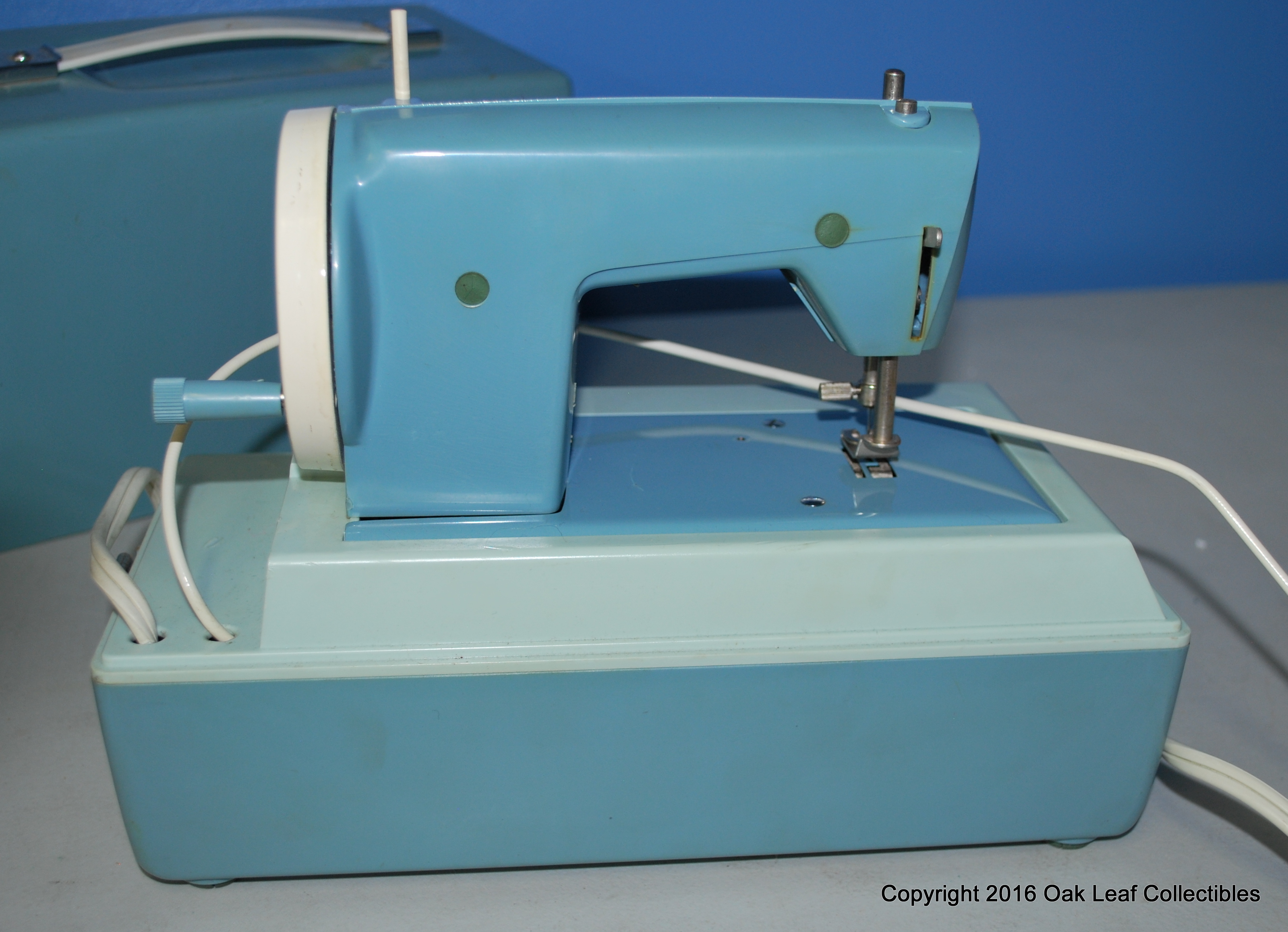 Sister Mini Toy Portable Travel Sewing Machine Vintage Retro Electric