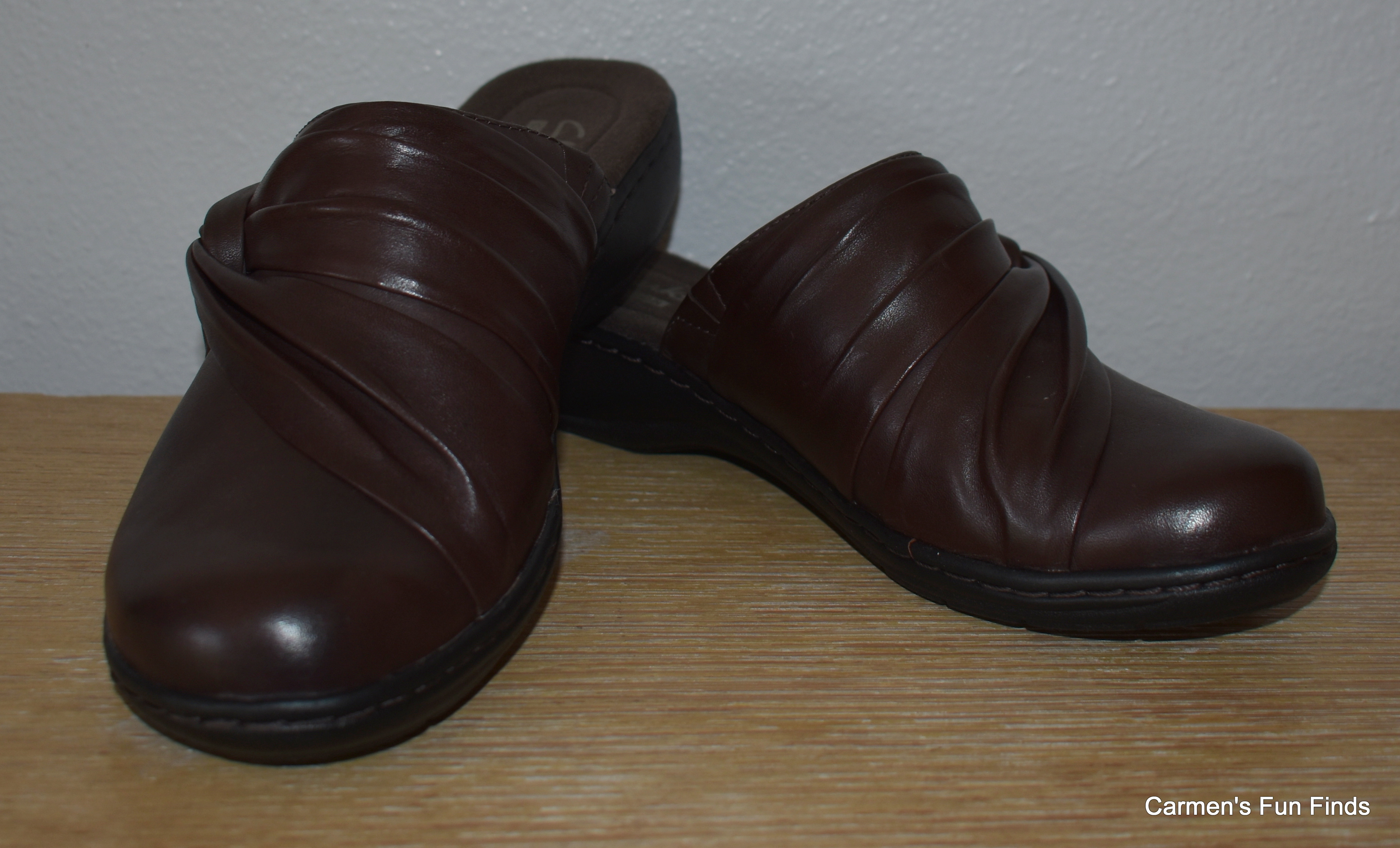 dsw clarks clogs