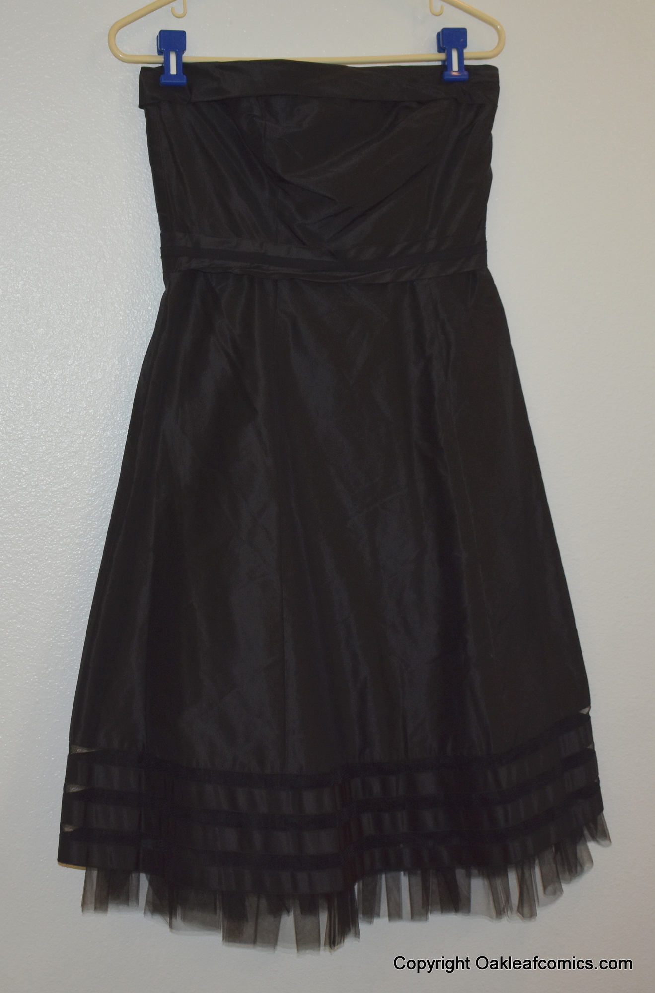 vera wang black strapless dress Size 6 Polyester See Through The mikado style is finished with a dimensional bubble hem and a sleek open back Vera Wang black strapless gown